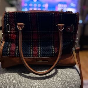Very beautiful wintry purse with a long strap.